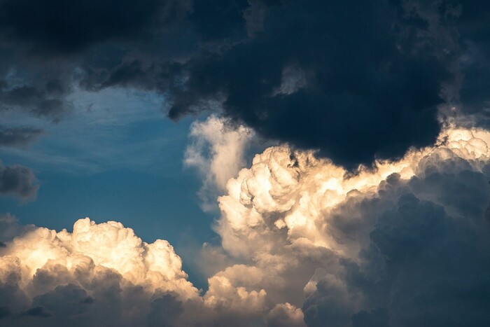 Хмарно з проясненнями, подекуди опади: прогноз погоди на 12 березня