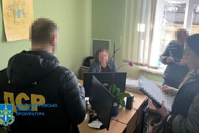 На Дніпропетровщині на хабарі викрито двох службовців міськради (фото)
