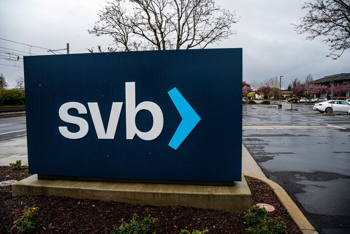 Крах американського банку SVB викликав паніку по всьому світу – Bloomberg