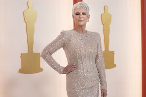 Джеймі Лі Кертіс обурилася кольором хідника на «Оскарі», який «злився» з її сукнею