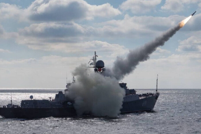Скільки ракетоносіїв РФ у Чорному морі: Братчук назвав кількість