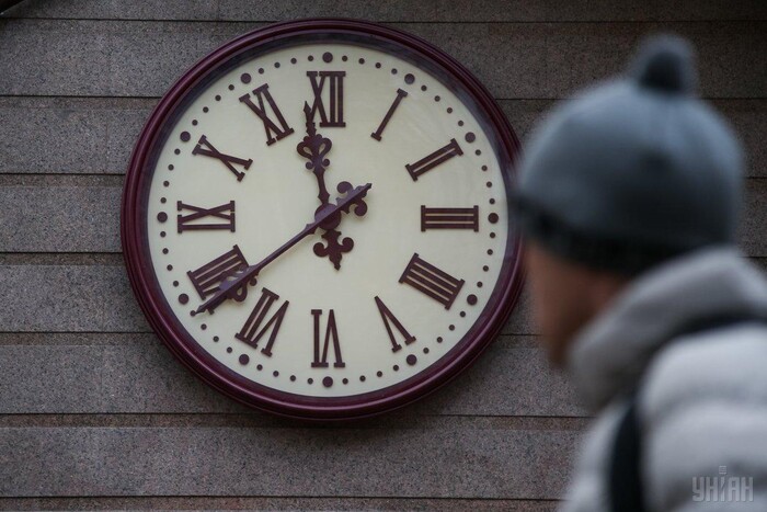 Україна переходить на літній час: коли і куди переводимо годинники