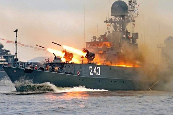 17 navires ennemis sont entrés dans la mer Noire.  