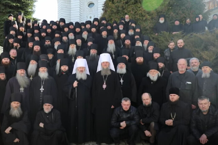 «Бог сказал, что Зеленский станет президентом, потому он должен нас защитить»: монахи Лавры записали обращение