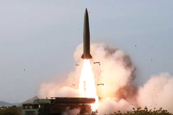 КНДР запустила балістичну ракету перед самітом Японії та Південної Кореї