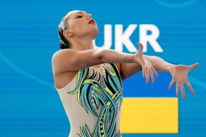 La première « médaille d'or » de la Coupe du monde de l'histoire de la natation artistique : une Ukrainienne monte sur le podium ()