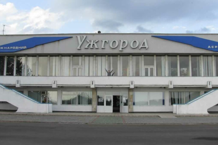 Унітази за 400 тис. грн: аеропорт Ужгорода потрапив у скандал через ремонт