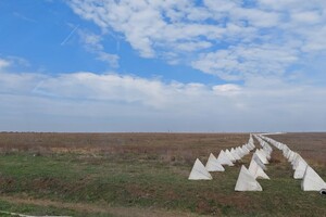 Окупанти встановили в Криму противотанкові «зуби дракона» (фото)