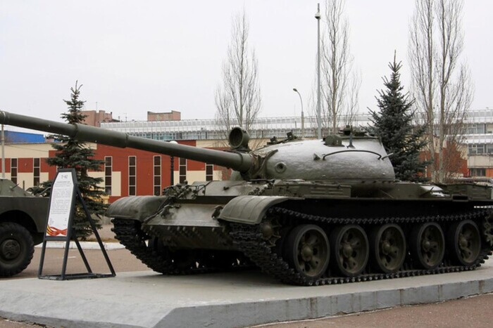 Старый хлам Путина. ВСУ впервые уничтожили танк Т-62, который модернизировали россияне