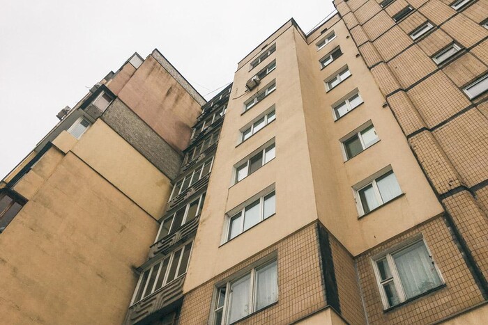 В Одесі пара випала з 14-го поверху житлового будинку