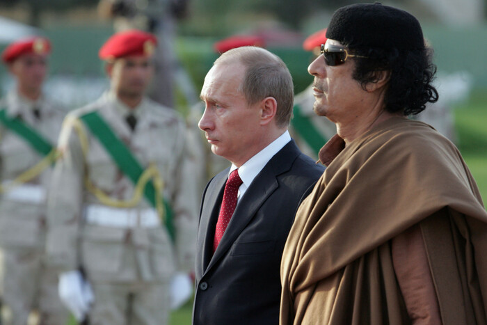 Закінчить як Каддафі? Сім красномовних історій для Путіна, що отримав ордер на арешт