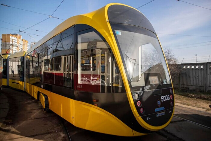 В Киеве на маршруты вышли трамваи украинского производителя (фото)