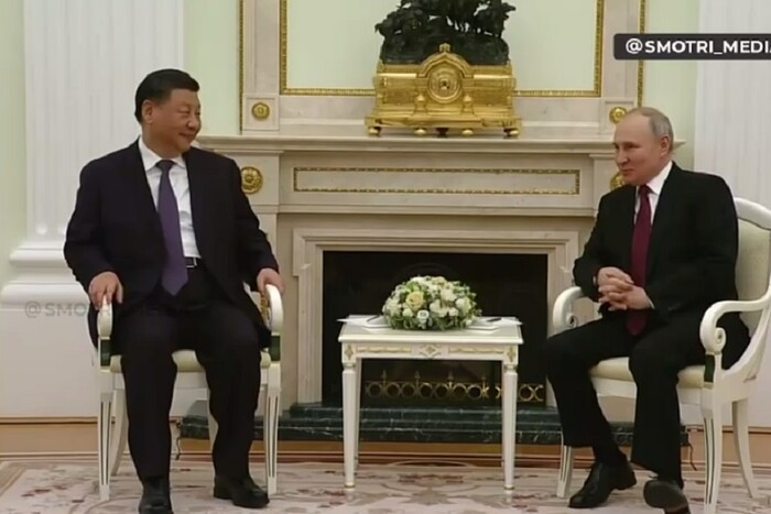 Путін дивно поводився на зустрічі із Сі Цзіньпіном (відео)