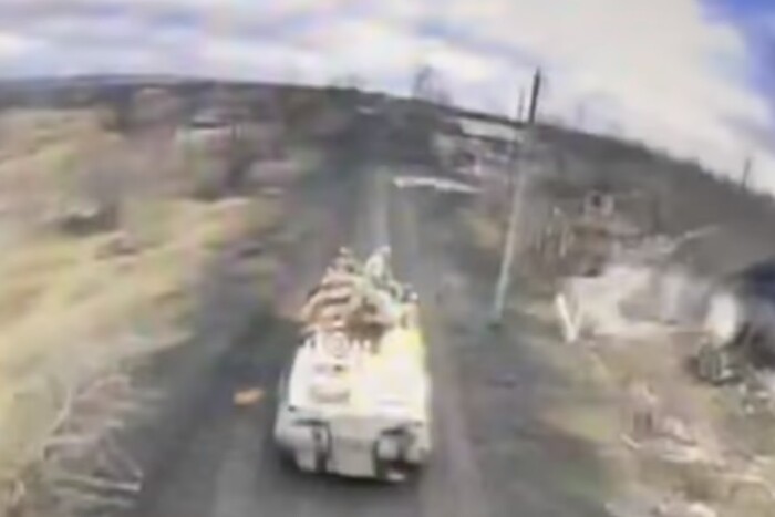 Дрони-камікадзе спецназу СБУ знищили бронетехніку окупантів (відео)