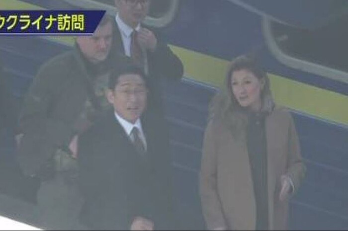 Прем'єр Японії вже прямує на зустріч із Зеленським