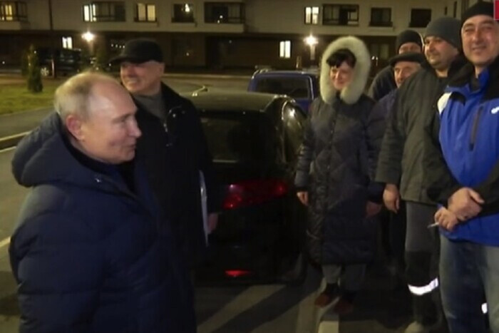 Кремль видалив відео, де під час приїзду Путіна в Маріуполь чутно крик «Це все неправда!»