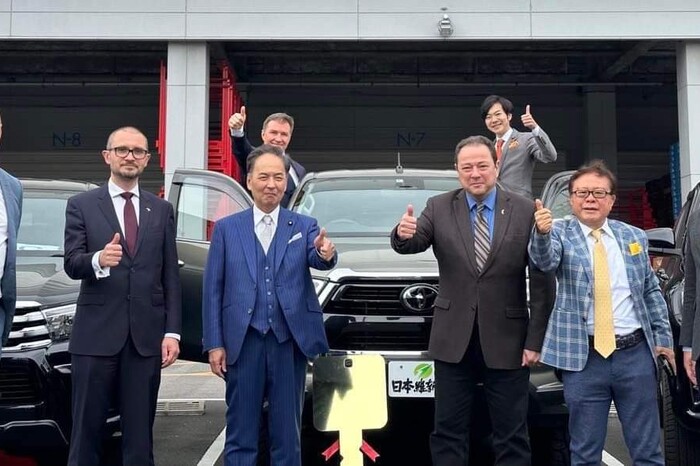 Японські депутати придбали для ЗСУ 20 автомобілів (фото)