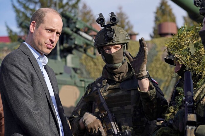 Принц Вільям відвідав військову базу за 90 км від кордону з Україною (фото)