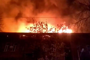 В Самаре загорелось историческое здание: десятки человек эвакуированы (видео)