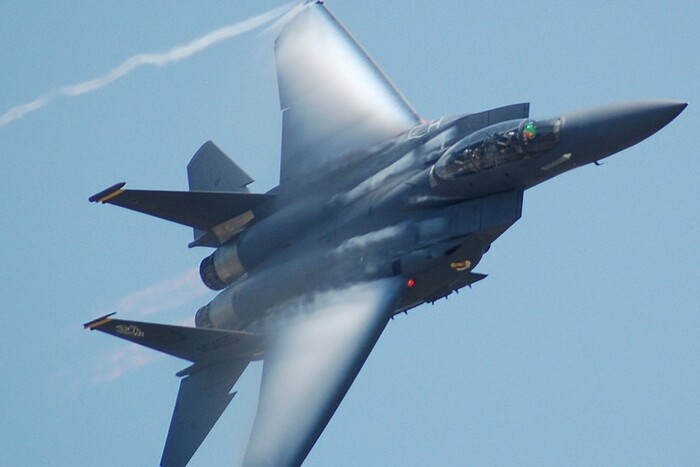 Столтенберг допустив постачання винищувачів F-16 Україні