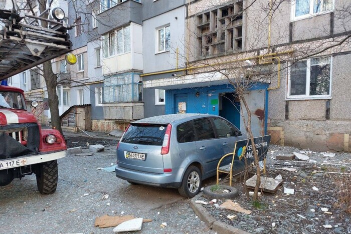 Вибух газу у Кропивницькому: зруйнована квартира, врятовано двох жильців (фото, відео)
