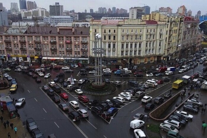 Площа Українських Героїв у Києві