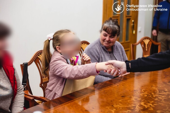 Україна повернула двох викрадених Росією дітей (фото)