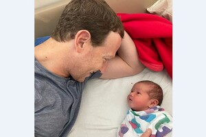 Марк Цукерберг втретє став татом та показав свою дочку
