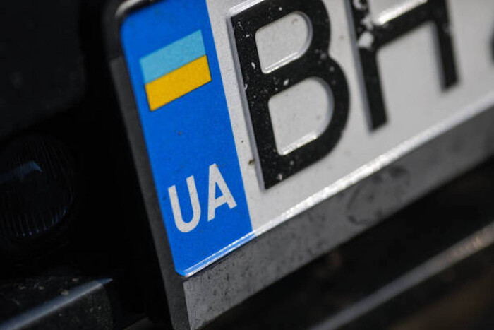 Влада Німеччини не знає, що робити з автівками українських біженців