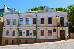 В українському суспільстві точаться дискусії, чи слід закрити музей Булгакова в Києві