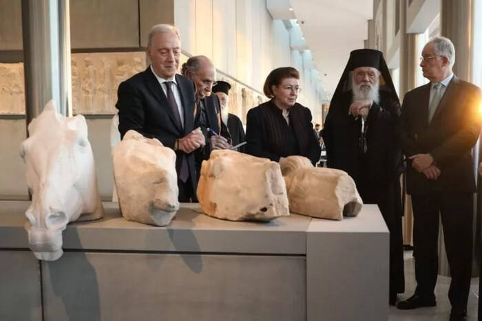 Ватикан повернув Греції кілька фрагментів скульптур Парфенону (фото)