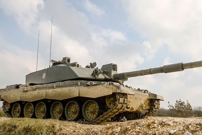 Українські військові завершили навчання на танках Challenger 2 у Британії