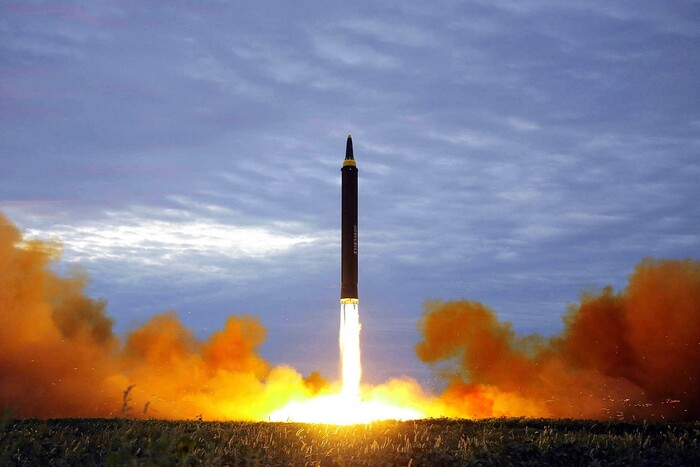 Північна Корея запустила дві ракети у бік Японського моря