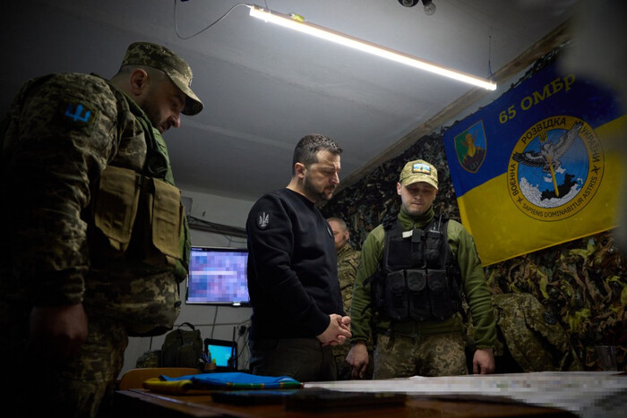 Зеленский посетил украинских защитников в Запорожье (видео)