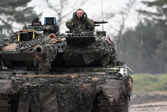 Німецькі танки Leopard 2 прибули в Україну – Spiegel