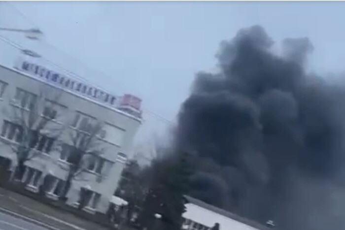 У Білорусі горить Мінський автомобільний завод (відео)