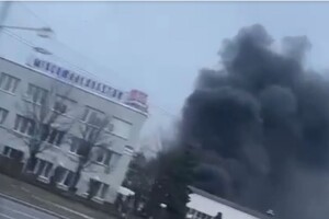 У Білорусі горить Мінський автомобільний завод (відео)