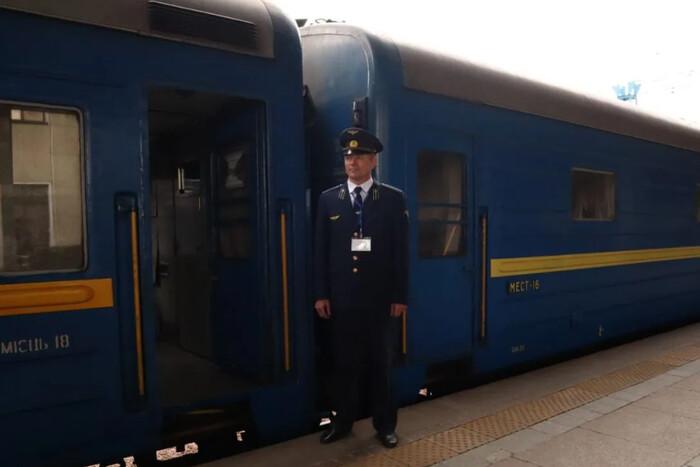 Як вивозять поранених із зони бойових дій: «Укрзалізниця» показала спеціальний потяг 