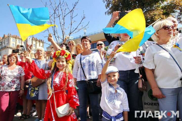 Чому українці повертаються додому? Соціологи з'ясували головну причину