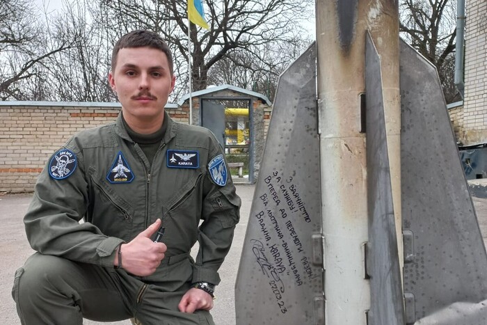 A pris un avion défectueux de Vinnytsia.  Le pilote de Karaya a tiré un missile qui a abattu un drone ennemi