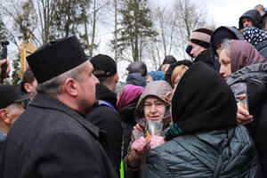 Заварили ворота, розпилили газ у храмі: Московський патріархат влаштував провокацію у Франківську 