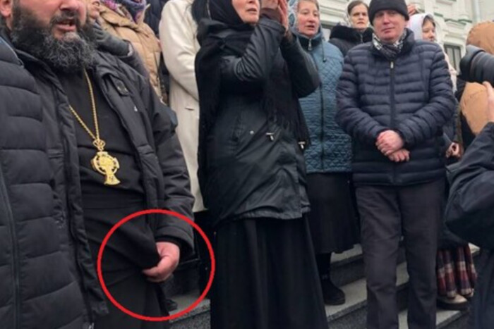 Фото московських батюшок у Лаврі шокувало мережі (фото)