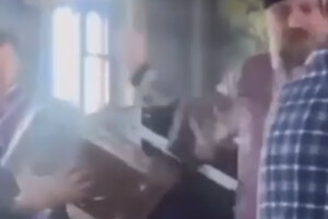 Військовий скинув Євангеліє у храмі? Викрито брехню Московської церкви (відео)