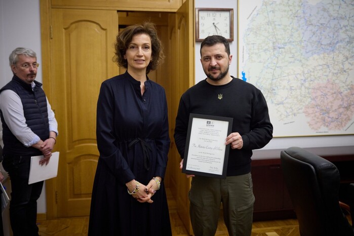 Гендиректор ЮНЕСКО вручила Зеленському сертифікат для Одеси