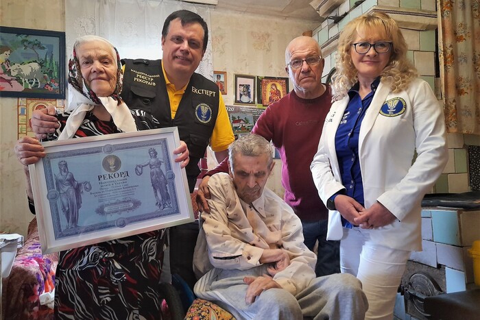 Познайомилися ще в Другу світову: українське подружжя живе в шлюбі рекордні 75 років