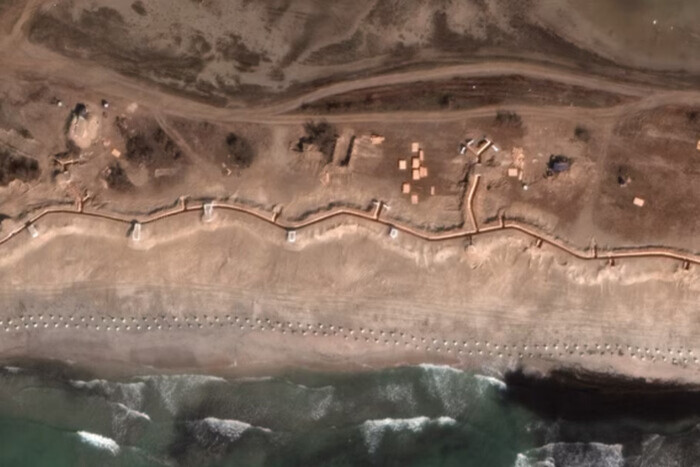 Оккупанты за несколько недель построили в Крыму сеть окопов и заграждений (спутниковые снимки)