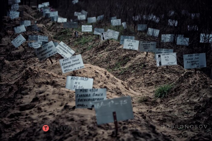 Масове поховання цивільних поблизу Броварів: моторошні фото та відео