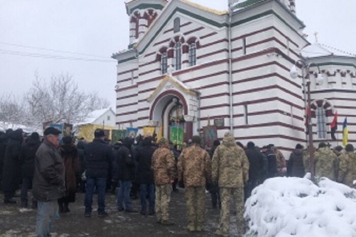 Скандал на Буковині: служителі УПЦ МП відмовилися відспівувати полеглого воїна ЗСУ