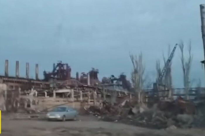 Росіяни будують укріплення поблизу «Азовсталі» – Андрющенко (відео)