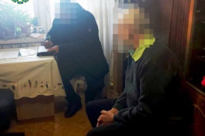 Священник УПЦ МП, який вдарив по голові хлопчика із прапором України, отримав підозру